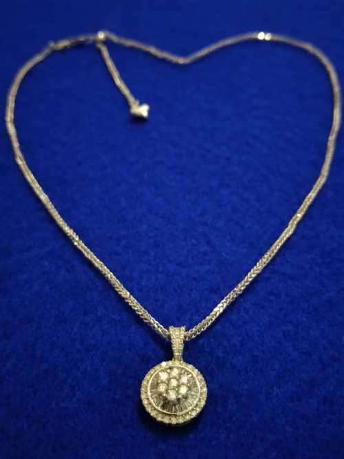 18ct White Gold Ladies Neckchain with Diamond Pendant - Pre-owned with certificate